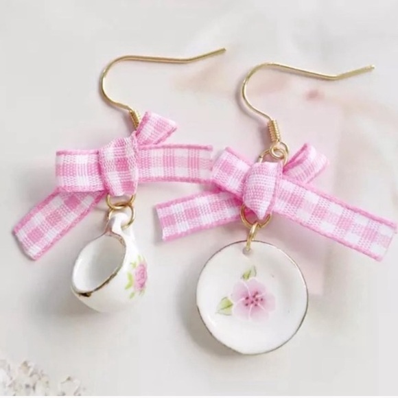 ModCloth Tea Party miniature set - Picture 3 of 4